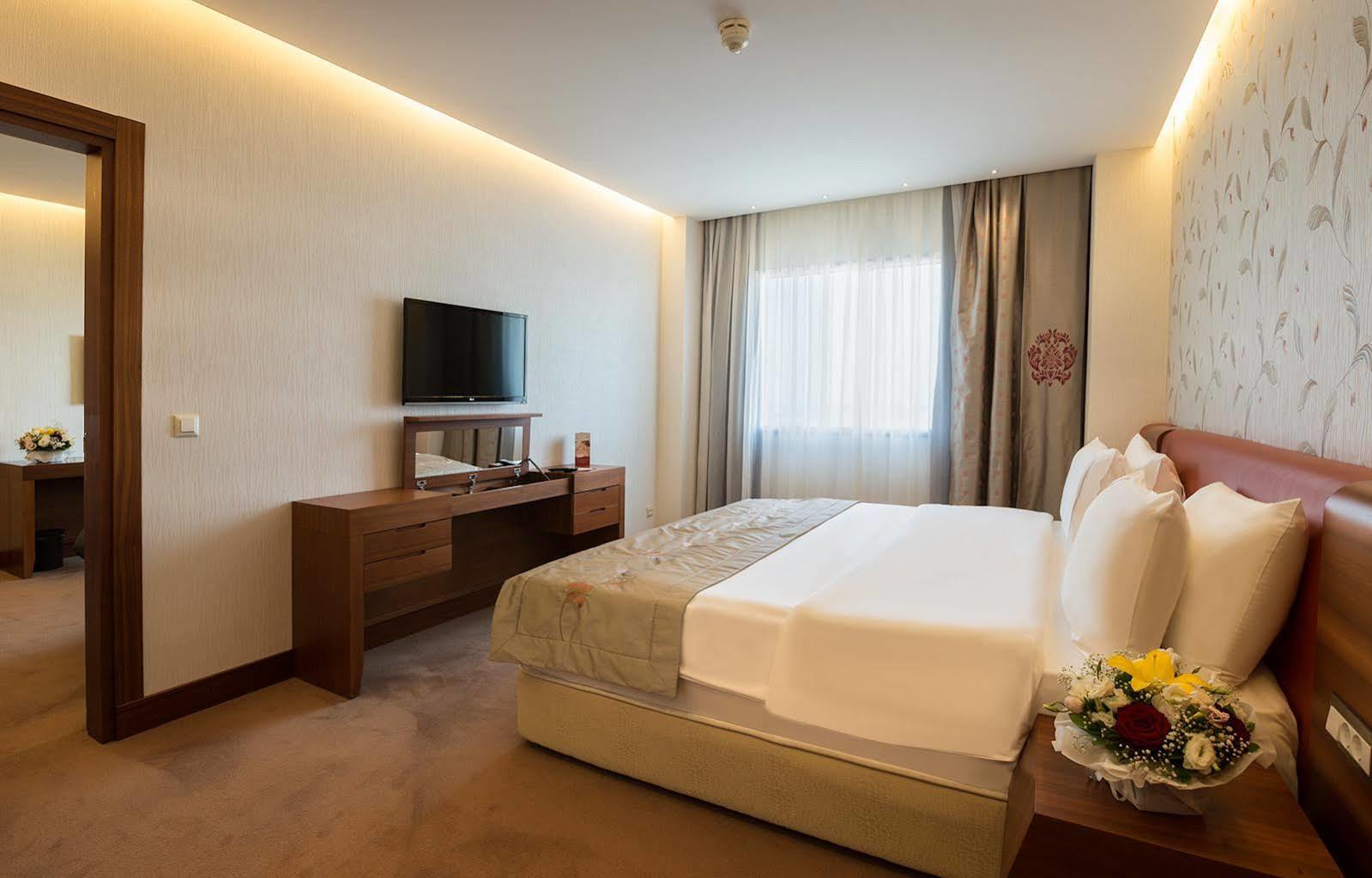 Hotel Ramada By Wyndham Alibeykoy 4*